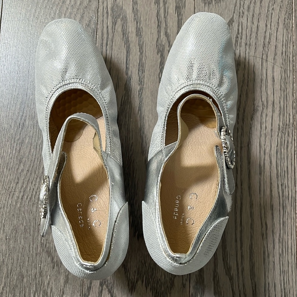 C & C silver dance shoes Size 8.5 Made in Canada